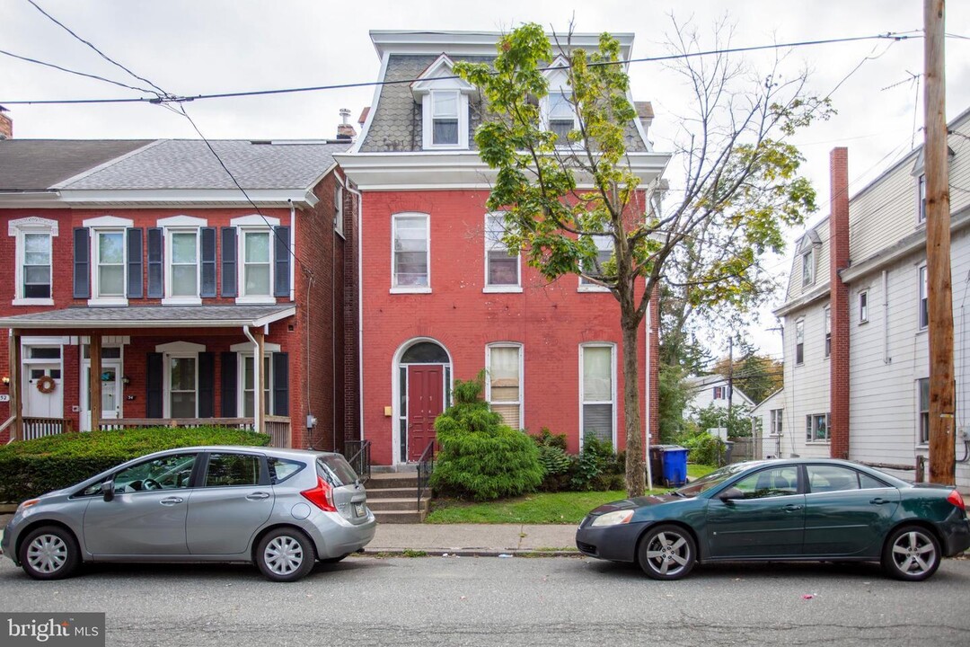 56 W 3rd St in Pottstown, PA - Building Photo