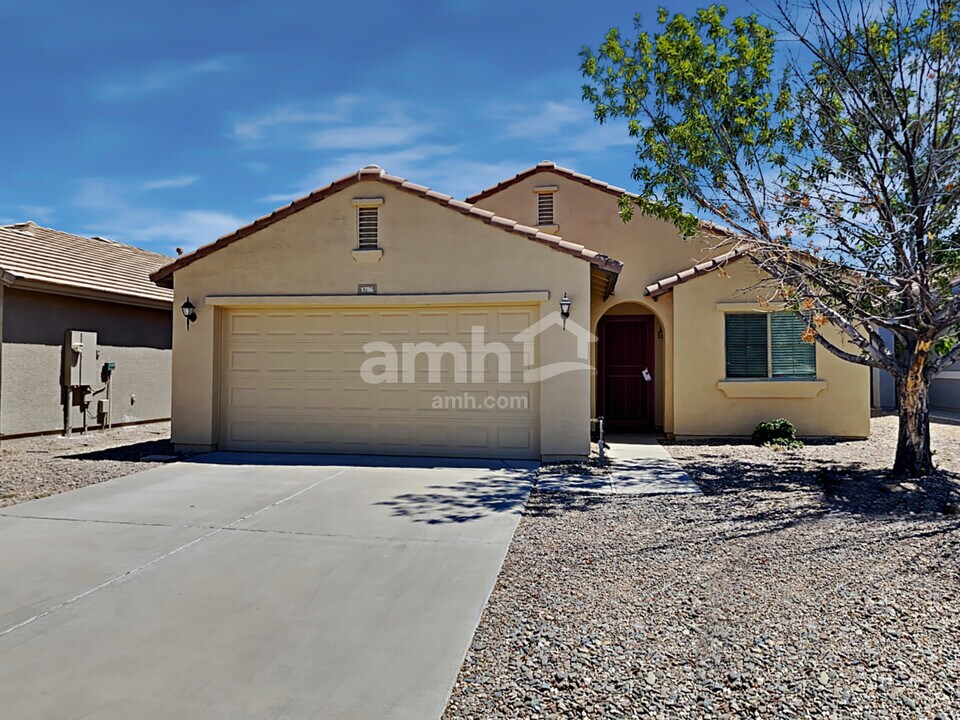 1786 W Desert Canyon Dr in San Tan Valley, AZ - Building Photo