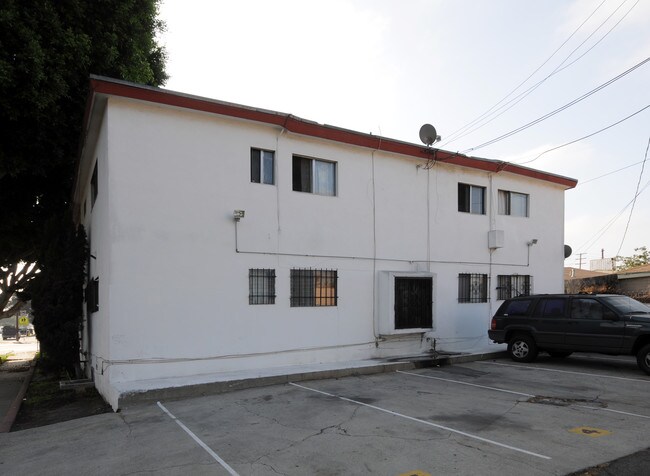 1026 E 84th St in Los Angeles, CA - Foto de edificio - Building Photo