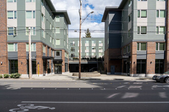 Triton Court in Lynnwood, WA - Building Photo - Building Photo