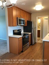 325 5th Ave S, Unit 102 in Kirkland, WA - Foto de edificio - Building Photo