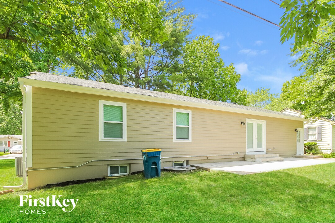 429 Wilshire Blvd in Liberty, MO - Foto de edificio