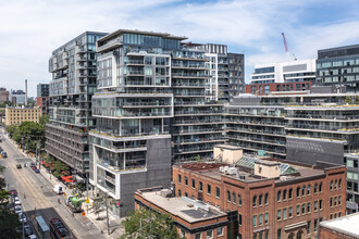 115 Bathurst St in Toronto, ON - Building Photo - Building Photo