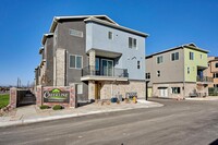 Creekline Townhomes in Denver, CO - Building Photo - Building Photo