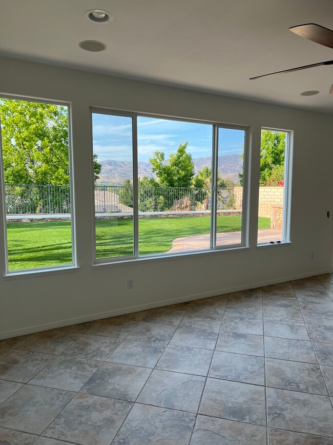 1456 Hidden Ranch Dr in Simi Valley, CA - Foto de edificio - Building Photo