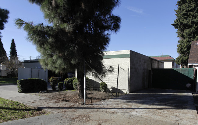 121 N Pritchard Ave in Fullerton, CA - Building Photo - Building Photo