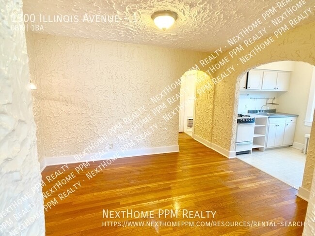 1300 Illinois Ave in Dormont, PA - Building Photo - Building Photo