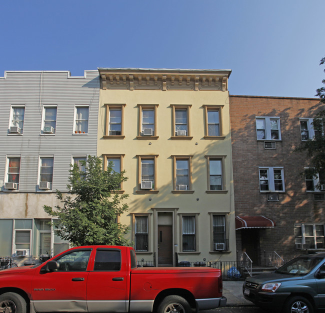 259 Powers St in Brooklyn, NY - Building Photo - Building Photo