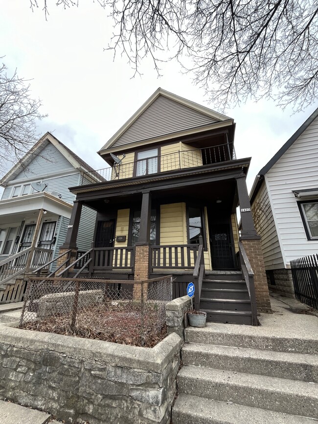 1422 N 26th St in Milwaukee, WI - Foto de edificio - Building Photo