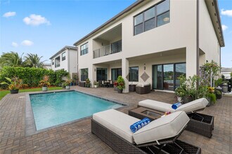 17099 Five Waters Ave in Boca Raton, FL - Building Photo - Building Photo