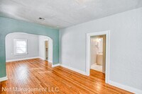 302 S Flood Ave photo'