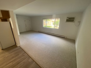 27 S Roselle Rd in Roselle, IL - Building Photo - Building Photo