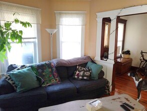 7 Barton St, Unit 1 in Somerville, MA - Foto de edificio - Building Photo