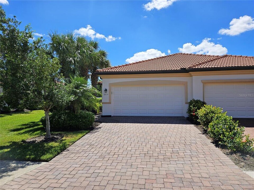 9839 Haze Dr in Venice, FL - Building Photo