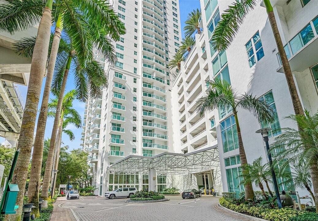 31 SE 5th St, Unit 2008 in Miami, FL - Building Photo