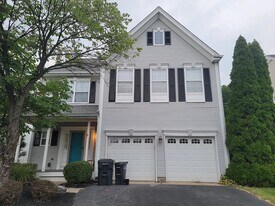 322 Fell Ln in Schwenksville, PA - Building Photo