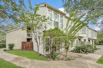 2100 Tanglewilde St in Houston, TX - Foto de edificio - Building Photo