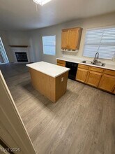 5402 Night Swim Ln in Las Vegas, NV - Building Photo - Building Photo