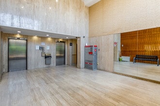 Sunrise Towers in Toronto, ON - Building Photo - Interior Photo