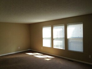213 Lights Pointe Ct in New Richmond, OH - Building Photo - Building Photo