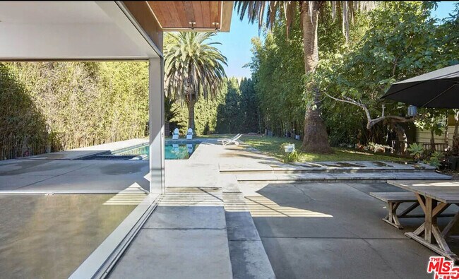 4430 Lindblade Dr in Los Angeles, CA - Building Photo - Building Photo