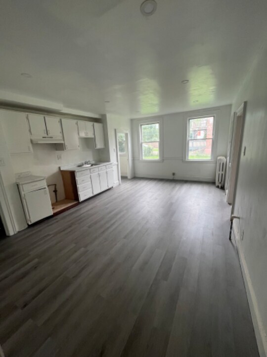 65 Lorraine St-Unit -1 in New Britain, CT - Foto de edificio