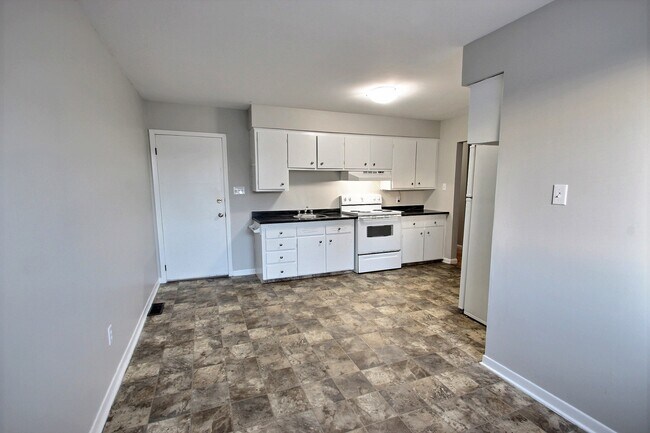 594 High St in Moncton, NB - Building Photo - Building Photo