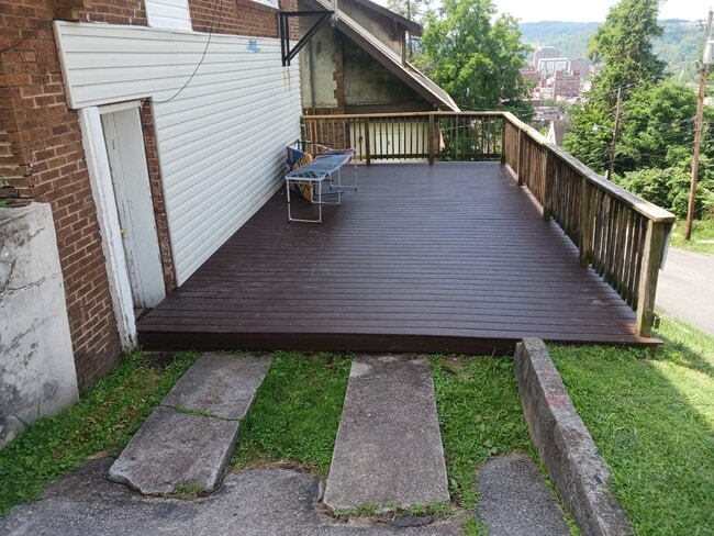 678 Spruce St in Morgantown, WV - Foto de edificio - Building Photo