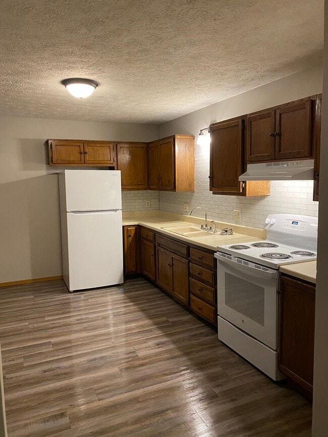 1710 E Commercial St in Springfield, MO - Building Photo - Building Photo