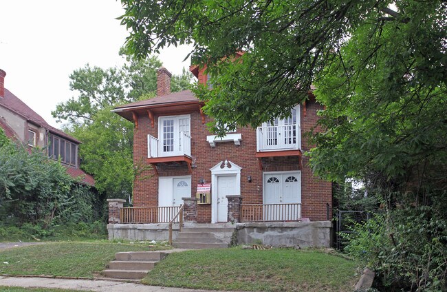 445 Allwen Dr in Dayton, OH - Foto de edificio - Building Photo