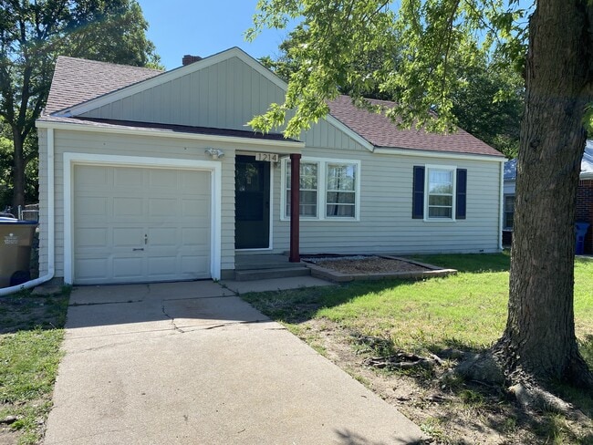 property at 1214 N Crestway St