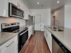 8318 S 21st Ln in Phoenix, AZ - Foto de edificio - Building Photo