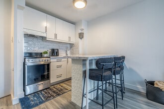 Le Royal Urbain in Montréal, QC - Building Photo - Interior Photo