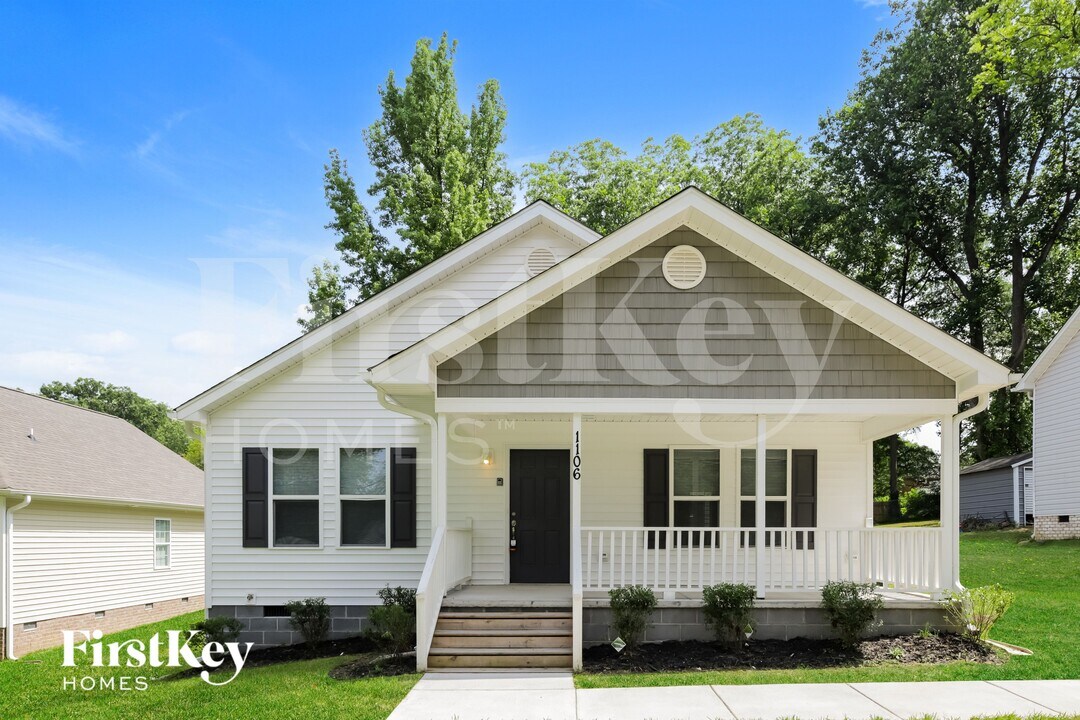 1106 Julian St in Greensboro, NC - Foto de edificio