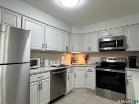 22 Radio Pl in Stamford, CT - Building Photo