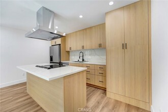 2822 1/4 Waverly Drive Unit in Los Angeles, CA - Building Photo - Building Photo
