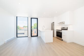 Le Cent Dix in Verdun, QC - Building Photo - Interior Photo