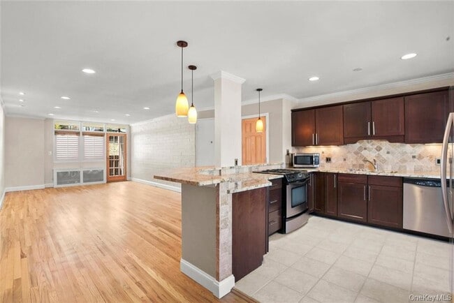 79 Wiltshire Rd in Scarsdale, NY - Building Photo - Building Photo