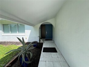 858 Rose Way in Naples, FL - Building Photo - Building Photo