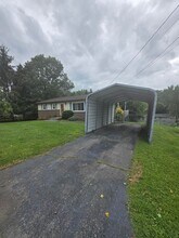 1301 Cobblestone Ct in Johnson City, TN - Building Photo - Building Photo