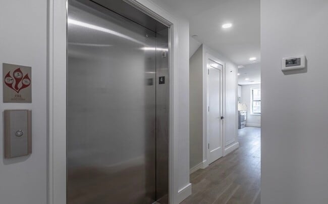 169 Newbury St, Unit PH1 in Boston, MA - Building Photo - Building Photo
