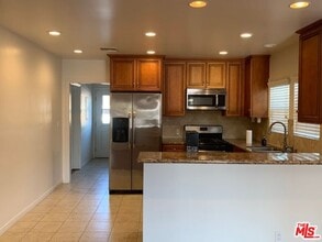 1305 W 37th Pl in Los Angeles, CA - Building Photo - Building Photo