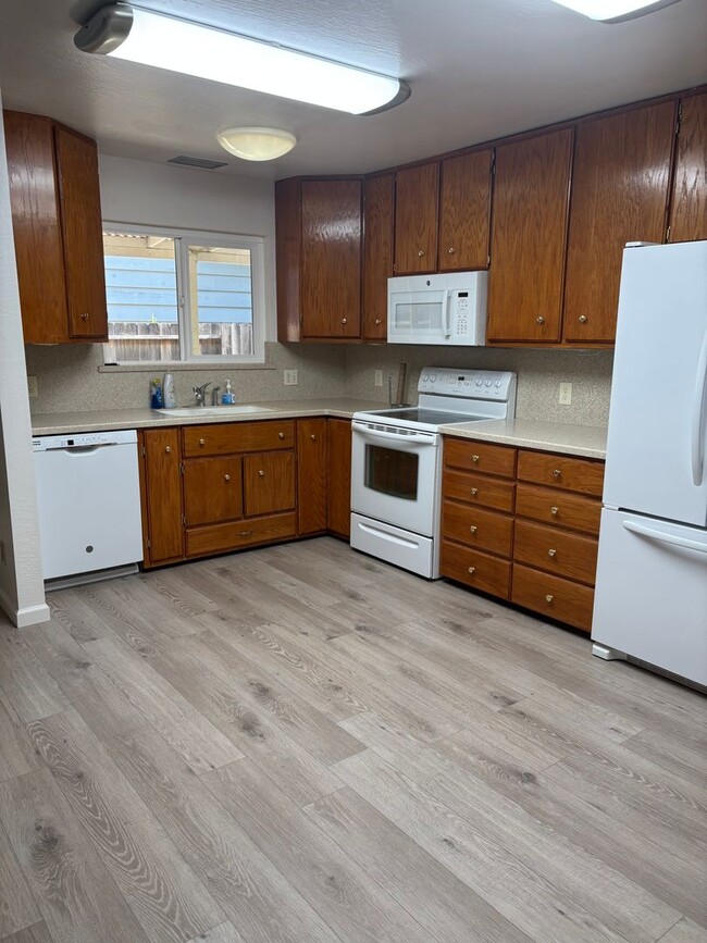 2344 Yulupa Ave in Santa Rosa, CA - Building Photo - Building Photo