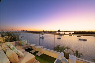 7934 West Dr in North Bay Village, FL - Building Photo