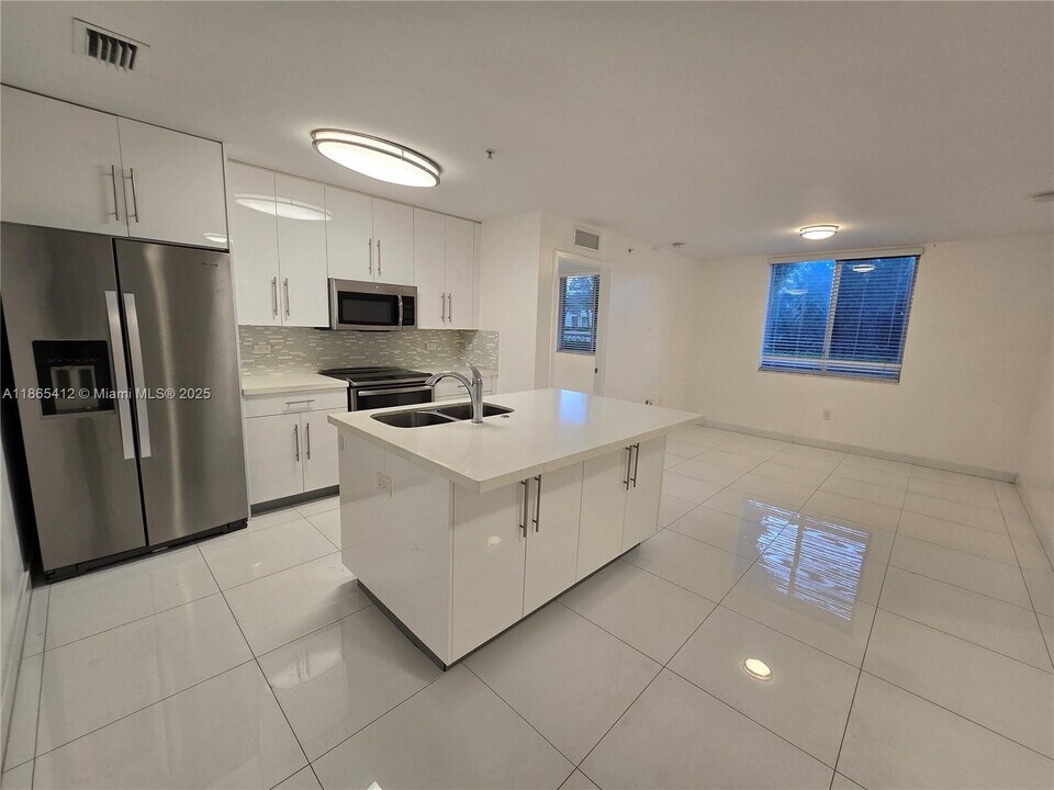 2651 NE 212th Ter, Unit 103 in Miami, FL - Building Photo