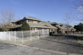 The Royce Renaissance in Oakbrook Terrace, IL - Foto de edificio - Building Photo