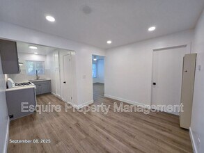 241 Chester Way in Oxnard, CA - Building Photo - Building Photo