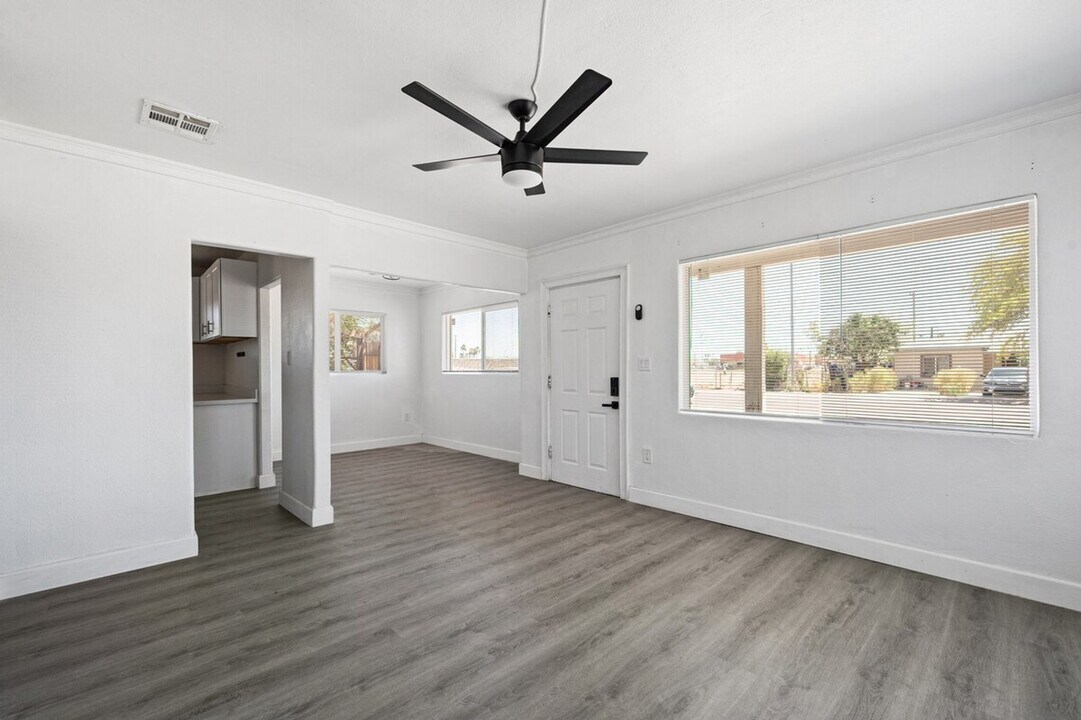 731 W Pepper Pl in Mesa, AZ - Building Photo