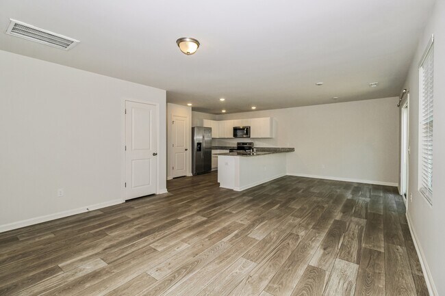 668 Savanac St SE in Bolivia, NC - Foto de edificio - Building Photo