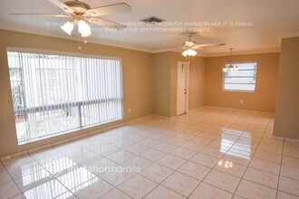 7921 Juniper St in Miramar, FL - Foto de edificio - Building Photo